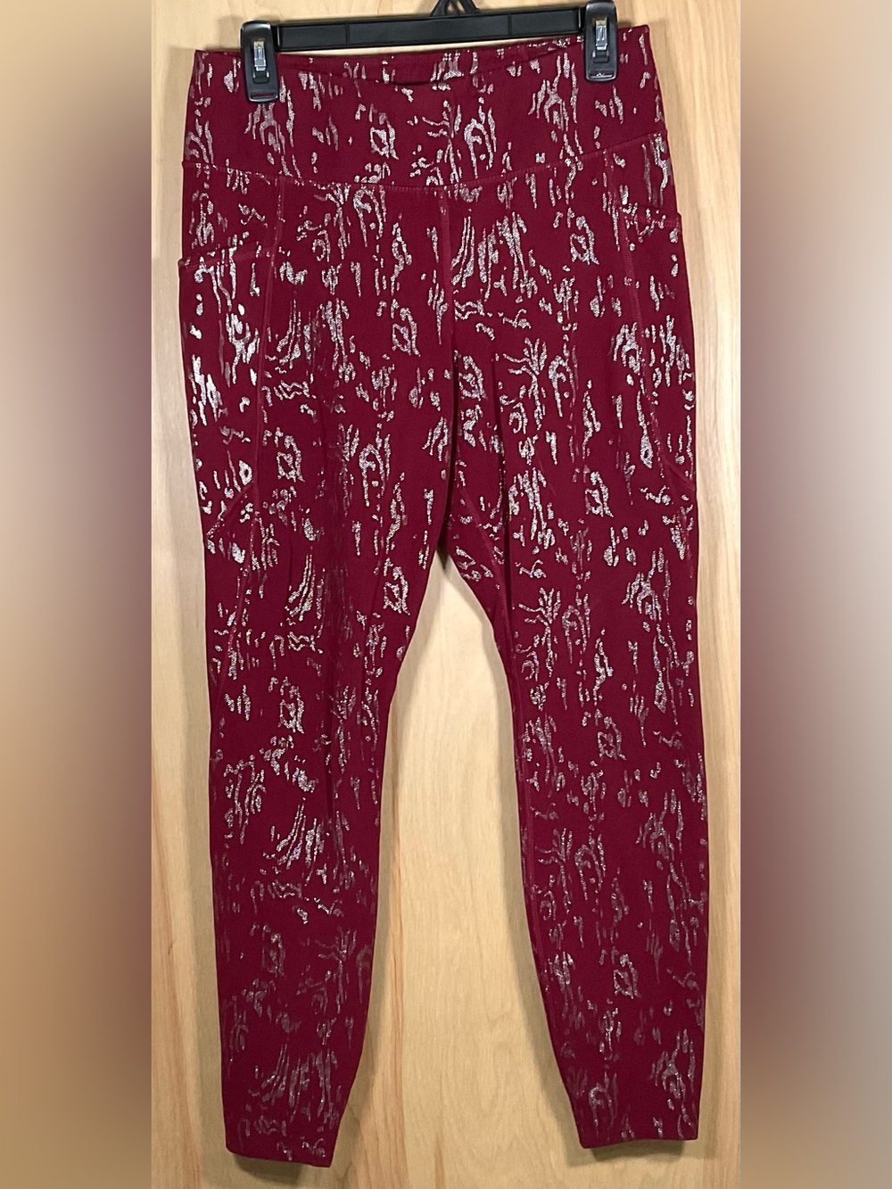 Avia Sparkling Merlot Luxe Silver Woodgrain Design Workout Leggings - EUC